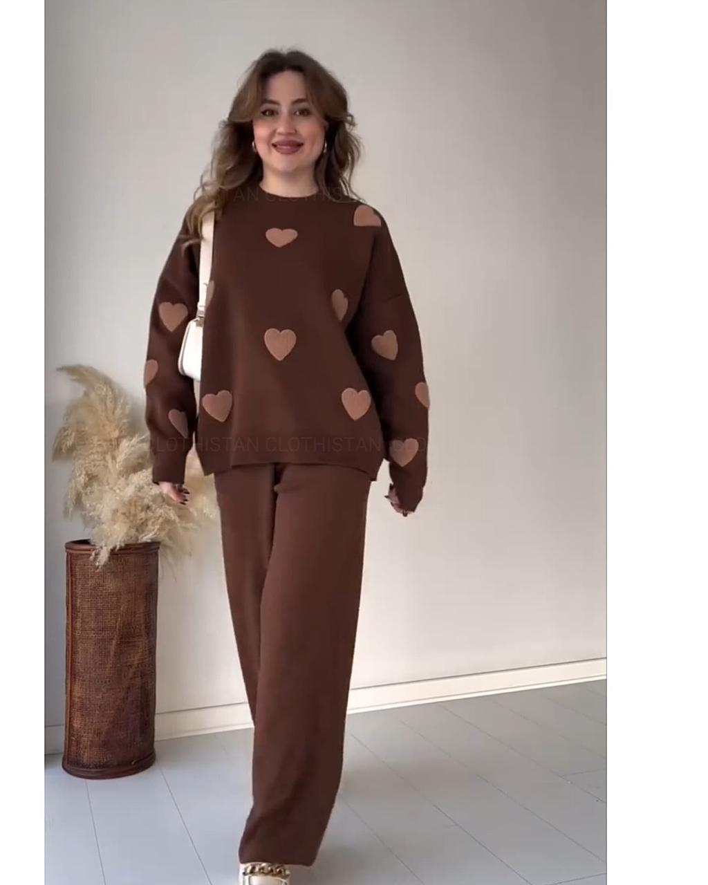 Dark Brown sweatshirt Beige filled heart all over With Dark Brown flapper