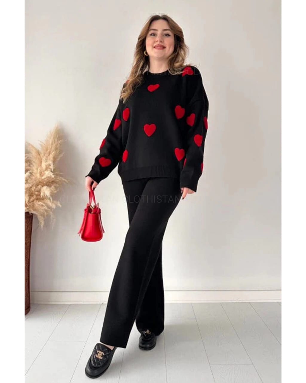 Black sweatshirt red filled heart all over with Black flapper