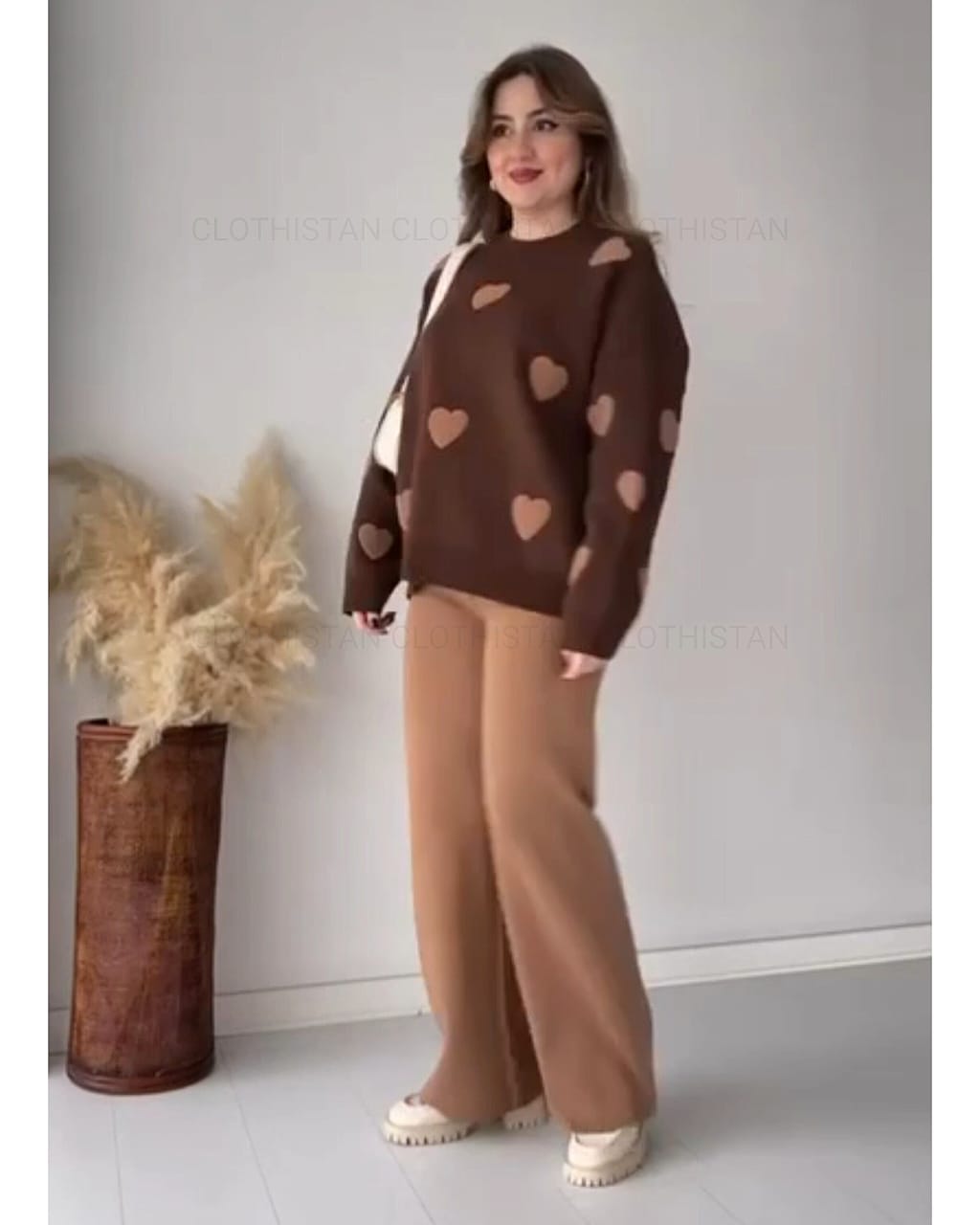 Dark Brown sweatshirt Beige filled heart all over with Coffee Brown flapper